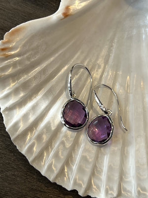 Riva - Ohrringe mit Wellenrand in Silber mit hellem Amethyst