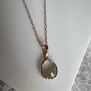 Riva - wavy edge rose gold pendant green amethyst gemstone