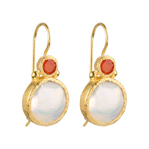 Devi - Pearl earrings gold with carnelian gemstone