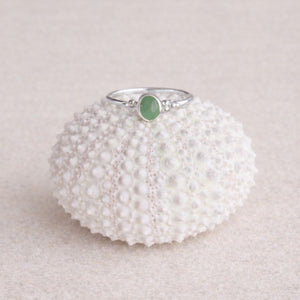 Vive - silver ring with emerald gemstone