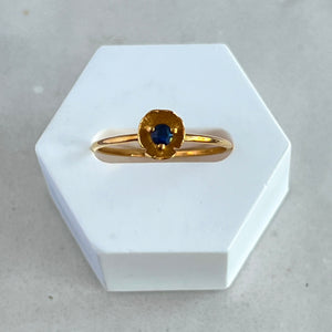 Dahlia - golden mini flower ring sapphire