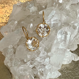 Flore - flowercup earrings with gemstone gold clear quartz