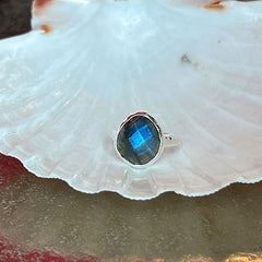 Riva - wavy edge ring silver labradorite