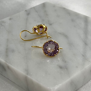 Flore - flowercup earrings with gemstone gold light amethyst