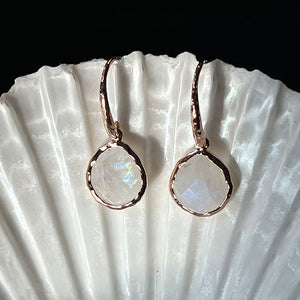 Riva - wavy edge ring gold moonstone