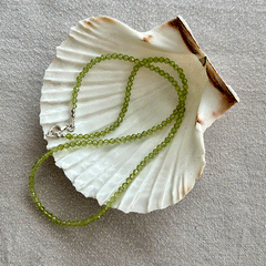 Sia - peridot necklace 50 cm