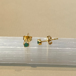 Sumi - stud earrings gold emerald May