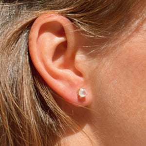 Yaya - stud earrings gold garnet January