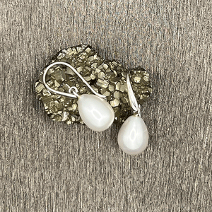 Uma - Perlen-Tropfen-Ohrringe Silber
