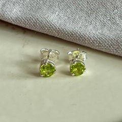 Yaya - Stud Earrings Silver Peridot August