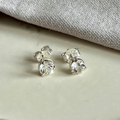 Yaya - stud earrings silver white topaz April
