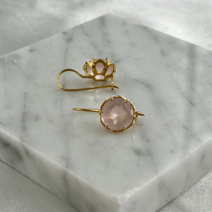 Flore - Flowercup-Ohrringe mit Edelstein Gold rosa Chalcedon