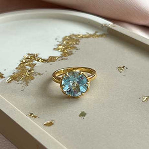 Flore - golden flowercup ring blue topaz
