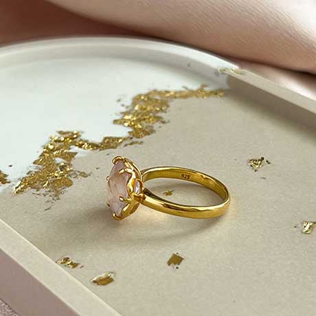 Flore - flowercup ring rose quartz gold