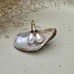 Uma - Perltropfen mit Saphir-Edelstein Gold