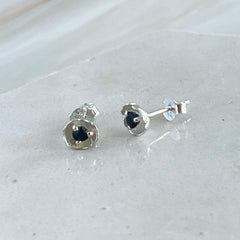 Dahlia - mini flower stud earring silver with sapphire gemstone