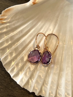 Riva - Ohrringe mit Wellenrand Gold heller Amethyst