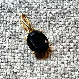 Zora - pendant with oval black onyx gemstone