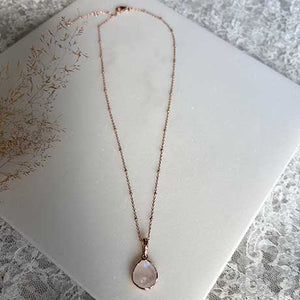 Roségoldene Kette mit runden Gliedern und Kügelchen
