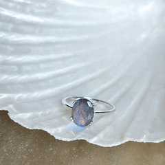 Nila - silver ring with oval labradorite gemstone