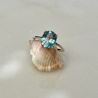 Nila - Silberring mit ovalem Edelstein blauer Topas