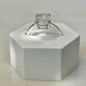 Nila - Silver ring with oval moonstone gemstone