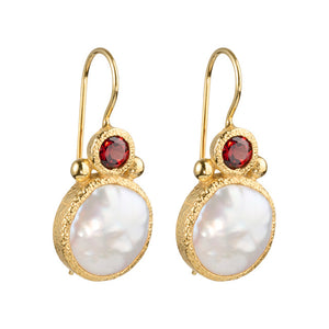 Devi – Perlenohrringe Gold mit Granat-Edelstein