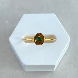 Dahlia - golden mini flower ring emerald