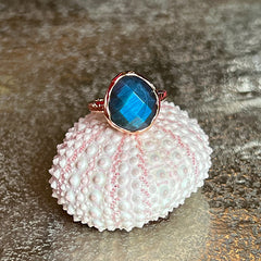 Riva - Ring mit gewelltem Rand Gold Labradorit