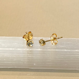 Sumi - stud earrings gold aquamarine March