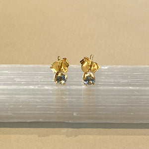 Sumi - stud earrings gold blue topaz November