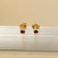 Sumi - Ohrstecker Gold Granat Januar