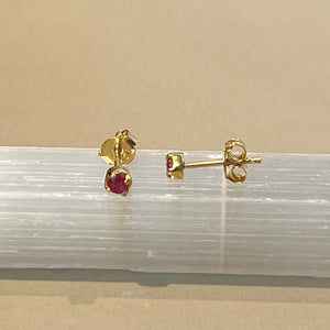 Sumi - Ohrstecker Gold Rubin Juli
