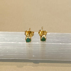 Sumi - stud earrings gold emerald May