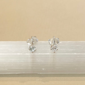 Sumi - stud earrings silver aquamarine March