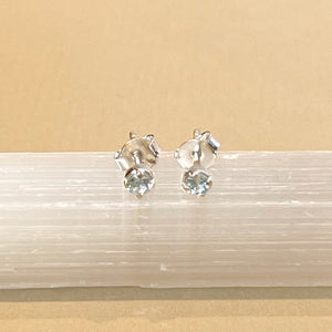 Sumi - stud earrings silver blue topaz November
