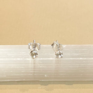 Sumi - stud earrings silver white topaz April