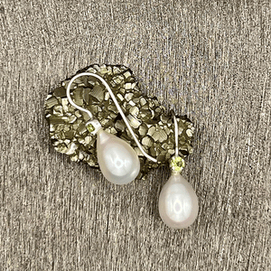 Uma - Perltropfen mit Peridot-Edelsteinen Silber