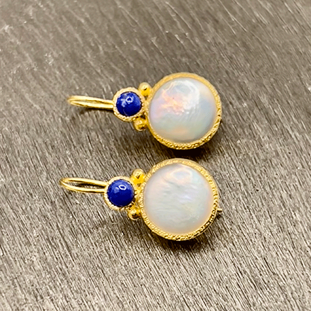 Devi - Perlenohrringe Gold mit Lapis Lazuli Edelstein